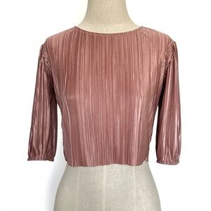 PrettyLittleThing Rose Plisse Pleated Short Sleeve Crop Blouse Size 4